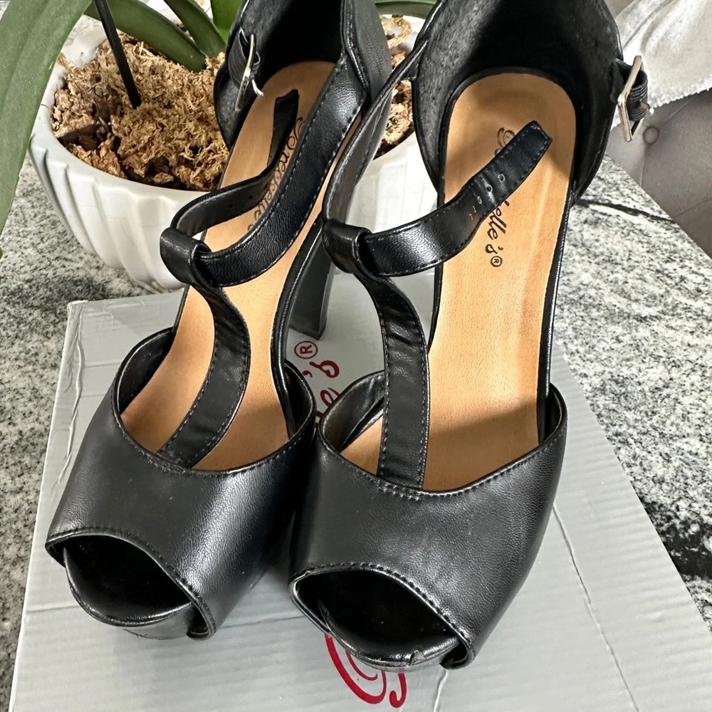 Black Heels - Picture 2 of 4